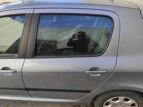 Puerta Trasera Izquierda Peugeot 307 RHY