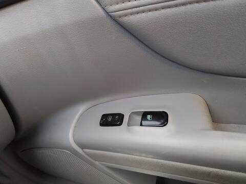 Foto 3ª: Botonera Elevalunas Hyundai Sonata 2.0 CRDI CAT 140CV 103KW [D4EA] (2007)