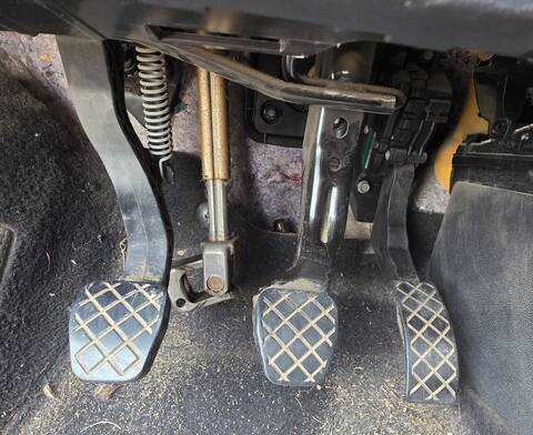 Foto 2ª: Pedal Embrague Volkswagen Polo ADVANCE 90CV 66KW (2011)