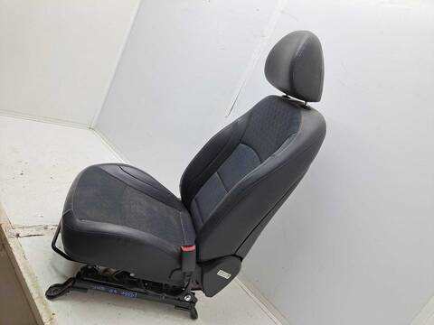 Foto 2ª: Asiento Delantero Derecho Ssangyong Tivoli CRYSTAL 4X2 116CV 85KW [673910] (2017)