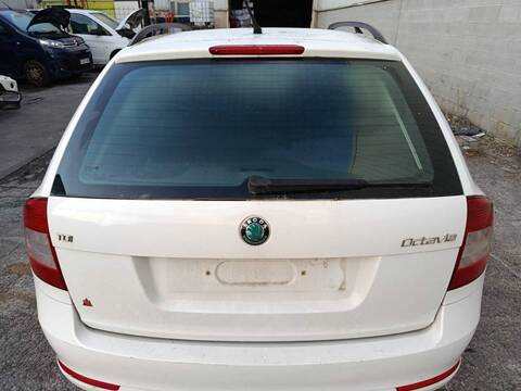 Portón Skoda Octavia CAY