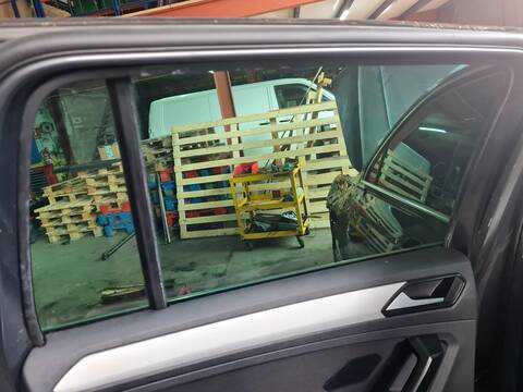 Elevalunas Manual Trasero Izquierdo Volkswagen Tiguan ADVANCE BMT 150CV 110KW