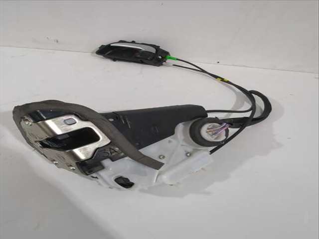 Foto 3ª: Cerradura Puerta Trasera Izquierda Toyota Yaris ACTIVE 112CV 82KW [2NRFKE] (2017)