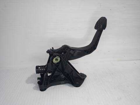 Foto 3ª: Pedal Embrague Volkswagen Touran ADVANCE BMT 110CV 81KW [CRKB] (2016)