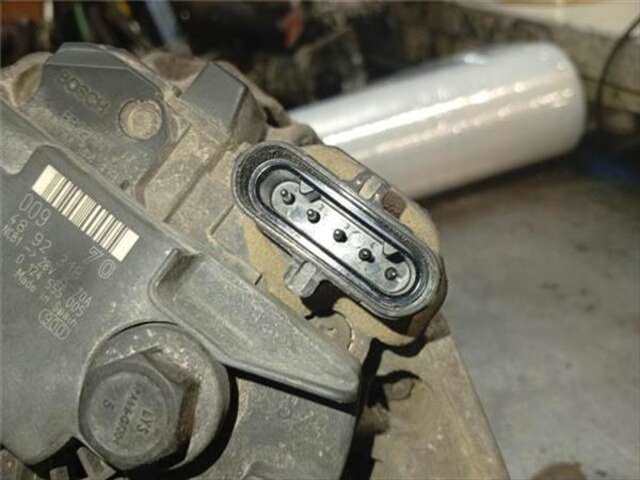 Foto 3ª: Alternador Iveco Eurocargo FG 120 E [3.9 LTR. - 134 KW DIESEL]