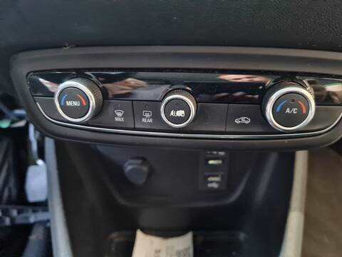 Foto 1ª: Mando Calefacción A. A. Opel Crossland 1.2 75) 131CV 96KW [D 12 XHT (EB2ADTS),B 12 XHT (EB2DTS),F 12 XHT (EB2] (2018)