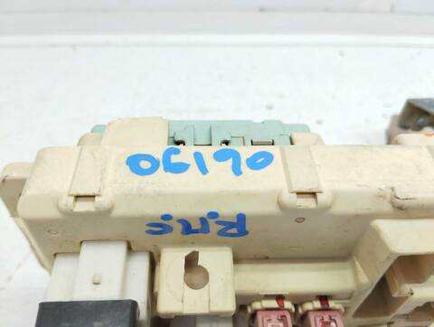 Foto 2ª: Caja Reles Fusibles Toyota Rav4 2.0 16V CAT 129CV 95KW [3SFE] (1996)