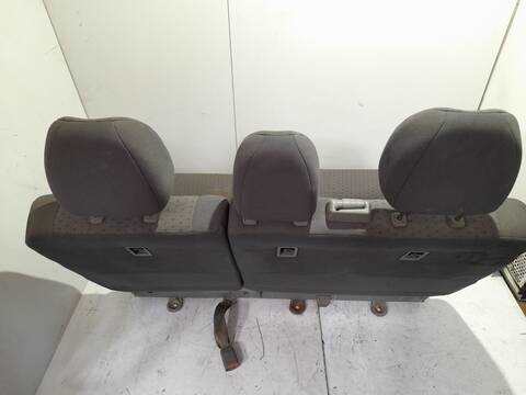 Foto 2ª: Asientos Traseros Kia Carens 2.0 TD CAT 113CV 83KW [D4EA] (2005)