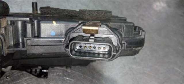 Foto 3ª: Cerradura Puerta Trasera Izquierda Renault Captur 0.9 DYNAMIQUE [0.9 LTR. - 66 KW TCE ENERGY] [H4BB408]