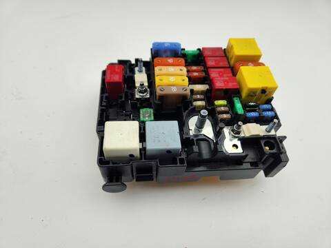 Caja Reles Fusibles Peugeot 5008 1.2 MRHNYH MRHNYW MRHNSJ MRHNSU MRHNSM) 131CV 96KW