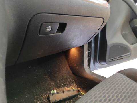 Guantera Volkswagen Golf CBDC