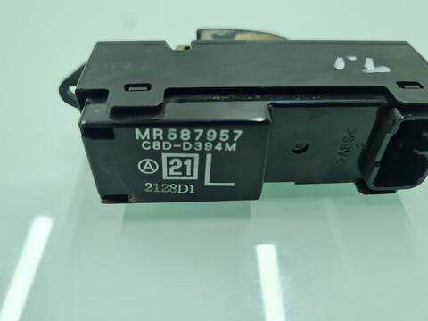 Foto 2ª: Botonera Elevalunas Mitsubishi L200 2.5 DI-D CAT 136CV 100KW [4D56] (2010)