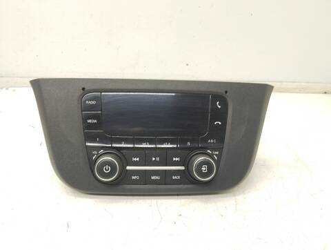 Foto 1ª: Sistema Audio Radio CD Iveco Camion D 35S12 [F1AGL411XE] (2021)