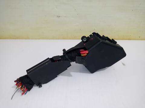 Foto 3ª: Caja Reles Fusibles Audi A6 2.5 TDI QUATTRO AVANT 180CV 132KW [BAU] (2001)