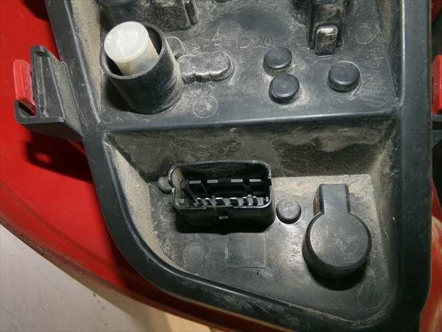 Foto 3ª: Piloto Trasero Derecho Renault Clio 1.4 G 2005-2009 [K4JG7] (2005)