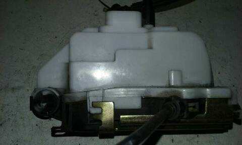 Foto 3ª: Cerradura Puerta Delantera Derecha Citroen C3 1.1 60CV 44KW [HFX] (2003)