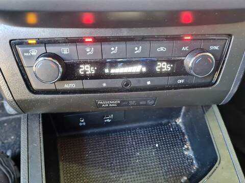 Foto 4ª: Mando Climatizador Seat Ibiza STYLE 95CV 70KW [DGTD] (2020)