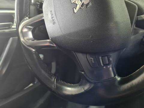 Foto 3ª: Volante Peugeot 2008 ALLURE 102CV 75KW [YH01] (2019)