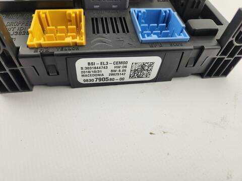 Foto 2ª: Caja Reles Fusibles Peugeot 5008 1.2 MRHNYH MRHNYW MRHNSJ MRHNSU MRHNSM) 131CV 96KW [HN05] (2018)