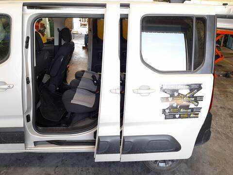 Foto 2ª: Puerta Lateral Corredera Izquierda Citroen Berlingo 1.5 BLUEHDI 100 102CV 75KW [YH01] (2022)
