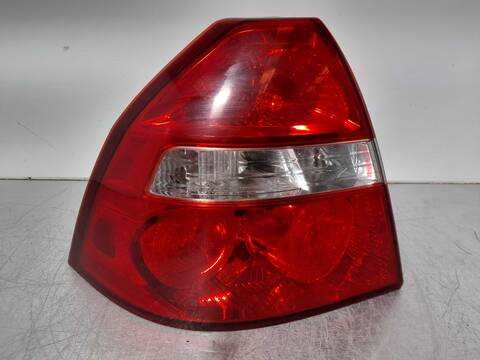 Foto 3ª: Piloto Trasero Izquierdo Chevrolet Aveo 1.4 CAT 94CV 69KW [F14D3-G] (2006)