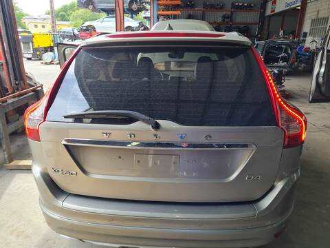 Portón Volvo XC 60 MOMENTUM 2WD 181CV 133KW