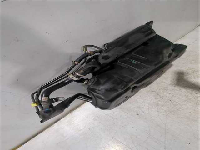 Foto 3ª: Deposito de Combustible Toyota Auris 1.6 ZRE151_) 124CV [1ZR-FE] (2006)
