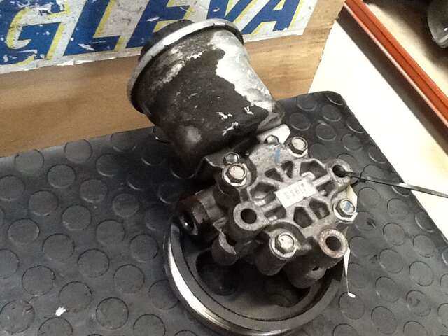 Foto 2ª: Bomba de Direccion Toyota Avensis 2.200 D4D 150CV/110KW [2AD] (2007)