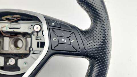 Foto 4ª: Volante Mercedes Clase G 230 GLA 200 CDI - D 156.908) 136CV 100KW [651.930] (2018)