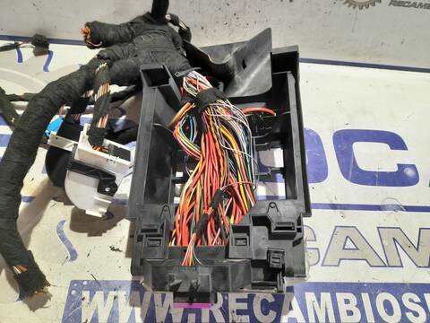 Foto 3ª: Caja Reles Fusibles Seat Mii 1.0 60CV 44KW [G/ CHY] (2014)
