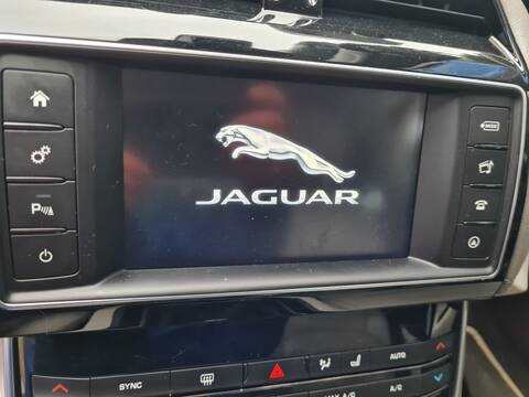 Foto 1ª: Pantalla Multifuncion Jaguar XE PORTFOLIO 180CV 132KW (2016)