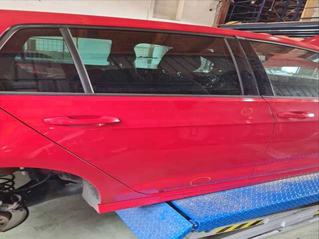 Puerta Trasera Derecha Volkswagen Golf 1.6 TDI 105CV 77KW
