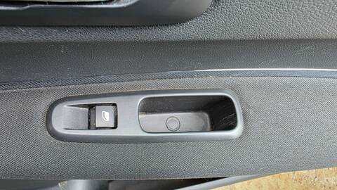 Foto 1ª: Botonera Elevalunas Peugeot 3008 ALLURE 131CV 96KW (2016)