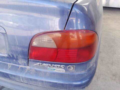 Piloto Trasero Derecho Toyota Avensis 2.0 TD LUNA 5-PTAS.) BERLINA 90CV 66KW