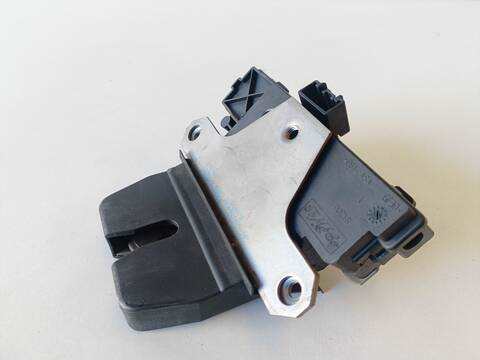 Foto 3ª: Cerradura Maletero Portón Ford Focus GHIA D) 136CV (2003)
