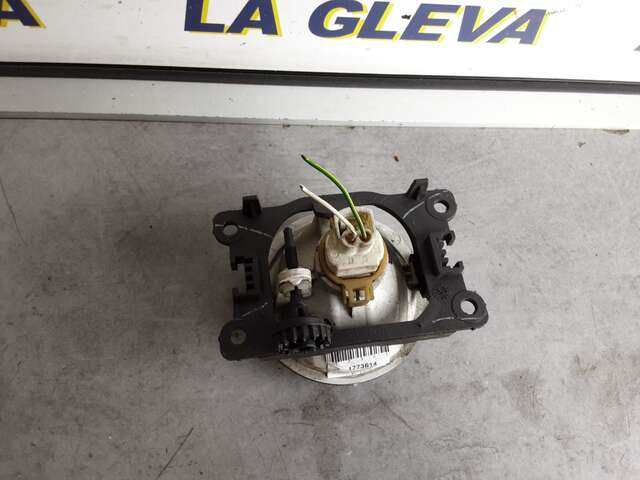 Foto 2ª: Faro Antiniebla Delantero Derecho Peugeot 208 1.2 12V82CV 0CV [HMZ] (2015)