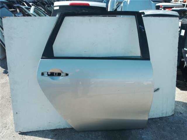Puerta Trasera Derecha Mitsubishi Grandis 2.0 DI-D INFORM [2.0 LTR. - 100 KW DI-D CAT]