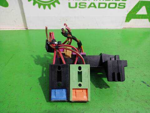 Foto 3ª: Caja Reles Fusibles Audi A4 2.5 TDI 120KW) BERLINA 163CV (2004)