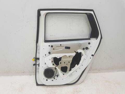 Foto 3ª: Puerta Trasera Derecha Peugeot 308 GT LINE 113CV 83KW (2015)