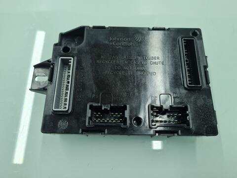 Foto 3ª: Centralita Motor ECU Renault Captur DYNAMIQUE 90CV 66KW [K9K608] (2014)