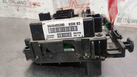 Foto 3ª: Caja Reles Fusibles Peugeot 307 XR 109CV 80KW [NFU] (2002)