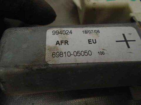 Foto 3ª: Elevalunas Eléctrico Delantero Derecho Toyota Avensis BERLINA 129CV 95KW (1998)