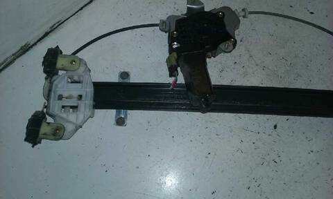 Foto 3ª: Elevalunas Eléctrico Delantero Derecho Hyundai H1 2.5 CRDI CAT 140CV 103KW [D4CB] (2004)