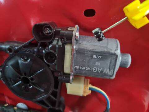 Elevalunas Manual Trasero Derecho Audi A4 35 TDI S LINE AVANT 163CV 120KW