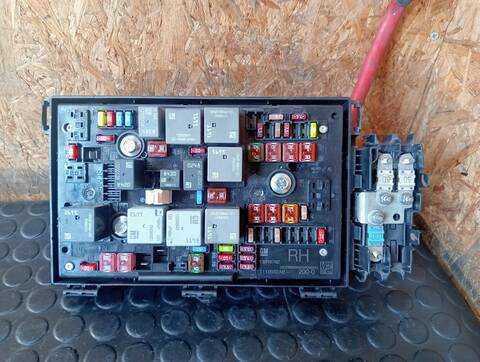 Caja Reles Fusibles Opel Astra 1.3 16V CDTI 95CV