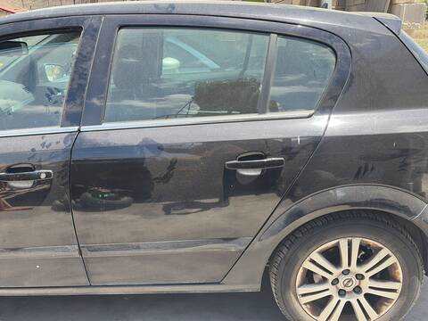 Foto 1ª: Puerta Trasera Izquierda Opel Astra Z17DTR BERLINA (2010)