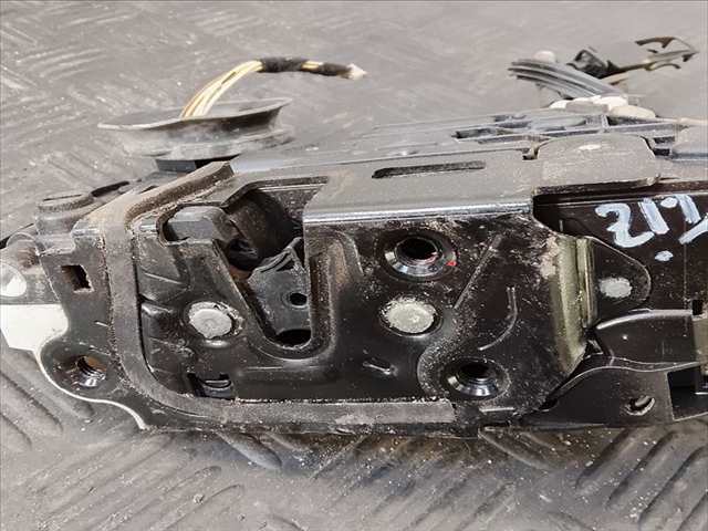 Foto 4ª: Cerradura Puerta Trasera Izquierda Volkswagen Golf 2.0 TDI 150CV (2010)