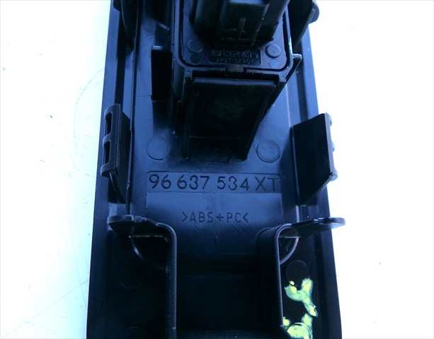 Foto 3ª: Botonera Elevalunas Citroen C3 1.2 G 2013-2016 [HM01/HMZ] (2015)