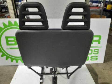 Foto 3ª: Asiento Delantero Derecho Iveco Daily 3.0 DIESEL 146CV [D/ F1CE0481FA] (2006)