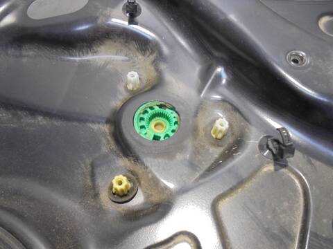 Foto 4ª: Elevalunas Manual Trasero Derecho Volkswagen Passat 2.0 16V FSI BERLINA 150CV 110KW [BLR] (2005)